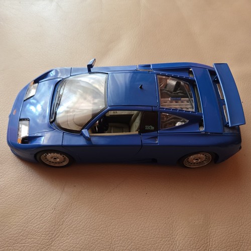 Modello auto burago bugatti - modello,