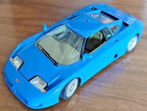 Modello auto burago bugatti - modello,